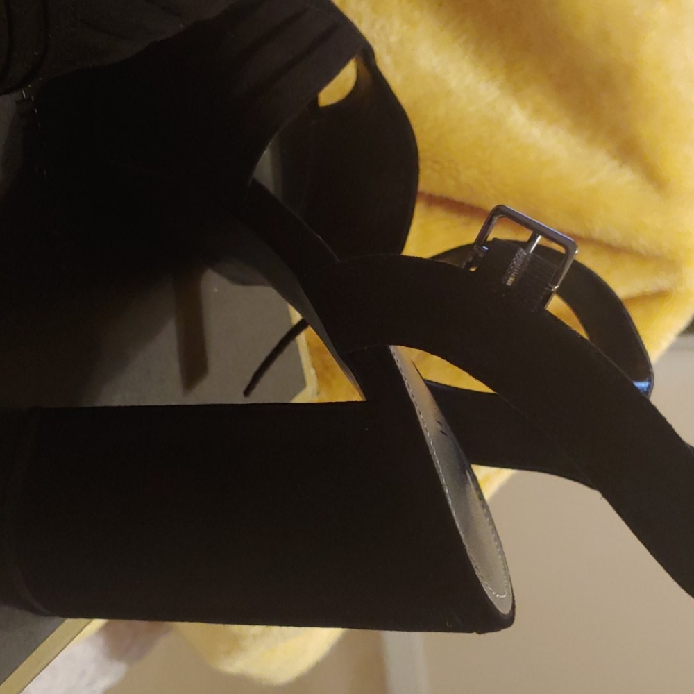 Shoes - Picture 2 of 3